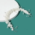 Handgefertigter weißer Kleeblatt-Brautschmuck mit Kristallperlen auf Metalldraht - Silber