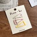 Lot de 3 barrettes triangle en rose, jaune et motif à cœurs sur une carte support - Cœur + Nude + Jaune Clair