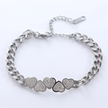 Pulsera de cadena cubana de acero inoxidable con cinco colgantes de corazón y brillo - Color Acero