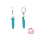 Eleganti orecchini pendenti in argento 925 con ciondoli turchesi su sfondo bianco - Placcato Argento