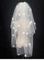 Detail of short bridal veil with delicate 3D white flowers and soft tulle texture - Off-white Double Layer Pearl Flower Veil