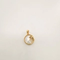 18K vergulde zonnehanger met natuurlijke schelp en centraal diamantaccent op wit - Goud-Witte Schelp