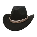 Détail d'un chapeau de cow-boy avec rivets étoiles argentées et bandeau en cuir - Taille unique / Noir