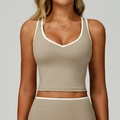 Khaki sportvest set met witte contrasterende biezen en V-hals voor yoga en fitness - S / Vlaskleur