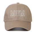 Gros plan détaillé de la broderie MOM sur casquette de baseball vintage en coton kaki - Khaki MOM