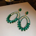 Dettaglio di orecchini di cristallo verde smeraldo con strass a marquise decorati - Verde smeraldo (Perno in argento 925)