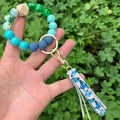 Handheld beaded bracelet keychain with blue butterfly tassel and colorful beads - Blue Butterfly Tassel Blue Green Marble Beaded (款29)