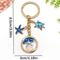 Llavero marino con tortuga, estrella de mar azul y medalla de perla, largo de 8,5 cm - Estilo de Pintura al Óleo de Esmalte Azul Tortuga Estrella de Mar Perla (ER1925)