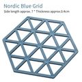 Sous-verre hexagonal bleu nordique en silicone résistant à la chaleur avec motif géométrique - Bleu à Carreaux