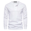 Dettaglio di una maglia Henley bianca slim fit con scollo a tre bottoni da uomo - XS / Bianco