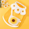Dettaglio del gilet giallo per animali con colletto a petali e tasca girasole - Taglia S / Girasole Giallo