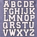 Komplettes A-Z-Set weißer Chenille-Alphabet-Aufnäher mit schwarzer Stickbordüre - 26 Buchstaben Set / Schwarz Basis Weiße Linie