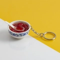 Miniatur Schlüsselanhänger mit blau-weißem Porzellannapf, roten Beeren und Löffel - Nr.30 Rote Dattel (Schlüsselanhänger)