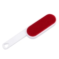 Draagbare rood-witte pluizenborstel met hartvormig ophangoog voor dierenharen en stof - 21cm / Rood