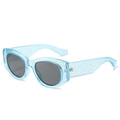 Occhiali da sole ovali blu glitter Y2K con lenti grigie e rivetti in vista a 45 gradi - Montatura Blu Lenti Grigie