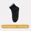 Short non-slip yoga socks in black and grey with hexagonal silicone grip patterns - One Size / Black