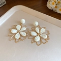 Bohemian white woven flower earrings with golden hollow petals for beach vacations - Gold/White