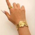 Set gioielli girasole dorati con bracciale a rilievo e anello aperto regolabile - Set Bracciale Largo e Anello Girasole in Rilievo
