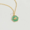 Retro gouden ketting met zeshoekige bij-hanger en groene emaille wafelstructuur - Zeshoekige Bij Hanger / Groene Bij