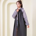 Impermeabile lungo in EVA spesso bicolore nero e grigio con chiusura a bottone automatico - Nero e Grigio Color Block