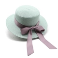 Détail d'un chapeau de paille vert menthe avec un ruban et un nœud en soie lavande - M (56-58cm) / Vert menthe