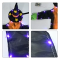 Halloween-Hexe gegen Baum mit lila LED-Lichtern und orangefarbenem Haar als Deko - Oranges Haar/Mit Licht