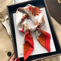Elegante foulard in seta con motivi a catena e cuore in rosso e marrone - Bordo Rosso Rosso