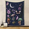 Tarot wandkleed met paddenstoelen, vlinders en maan op donkerblauwe achtergrond decor - 73x95cm (Kort Pluche) / Mystiek Donkerblauw-GT929-2