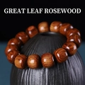 Λεπτομέρεια macro από βραχιόλι με χάντρες Rosewood και υφή κόκκων φυσικού ξύλου - Ροδόξυλο 15mm * 15 Χάντρες