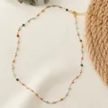 Collana artigianale con pietre naturali verdi e perle barocche grigie - XL-275-1 Stile perla turchese