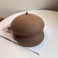 Gorra de lana marrón café para mujer con un diseño de acento puntiagudo en la parte superior - Talla Única (53-58CM) / Camel
