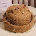 Französische Vintage-Baskenmütze aus kamelfarbener Wolle mit Netzschleier und Schleife - Schleife Netz Hut / Camel