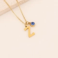 Gros plan détaillé du pendentif lettre Z doré avec perle œil bleu en acier inoxydable - Lettre Z