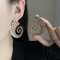 Macro shot of large golden spiral earrings with textured honeycomb hammered surface - E3781 Honeycomb Spiral / Gold