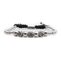 Dettaglio del bracciale con perline d'argento, zirconi verdi e cordino regolabile - Zircone Verde Triplo Tondo Platino