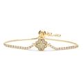 Détail d'un bracelet doré ajustable avec un trèfle serti de zircons cubiques étincelants - Style Trèfle à Quatre Feuilles Entièrement Serti (CB00345DL)