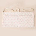 Détail du sac de rangement en coton blanc avec nœuds roses et double poche pour bébé - Nœud