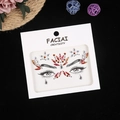 Détail de pierres faciales colorées en résine florale sur un emballage carton pro - Rouge