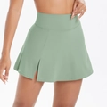 Vista detallada de la falda pantalón verde menta de talle alto con abertura lateral y short - S / Verde Albahaca