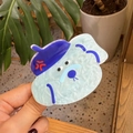 Pinza per capelli a forma di cane Westie in acrilico blu marmorizzato con basco blu navy - Cane con Cappello Blu