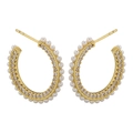 Orecchini a cerchio a C dorati con perle bianche e zirconi micro-pave da donna - Oro