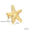 Vista macro del anillo de estrella de mar dorada de 37,5 mm con tamaño ajustable - US 7 / Estilo de Estrella de Mar Grande con Textura Martillada (RI166707G)