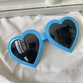 Polygonal cat eye blue heart-shaped sunglasses with dark grey lenses and plastic frames - Small Heart Blue Plastic