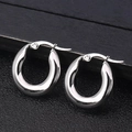 Minimalistische silberne Edelstahl-Creolen in Chunky-Optik mit Hochglanz-Finish - Ein Paar / Silber (20mm)