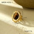 Gouden vintage ring met ovale tijgeroog steen en witte diamanten op stenen oppervlak - Ring (NMSR-H232-1)