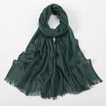 Écharpe hijab en coton flammé vert foncé avec texture respirante et bords à franges - Vert Foncé