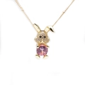 Collar con colgante de conejo dorado con circonita rosa y cristales transparentes - Conejo de Piedra Rosa / Dorado/Rosa
