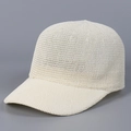 Dettaglio del cappellino da baseball in maglia panna con trama a rete e visiera curva - M (56-58cm) / Bianco Crema
