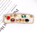 Pasador rectangular vintage con gemas de colores y perlas sobre base de cuentas blanca - Estilo Socialite [Blanco Cuadrado]