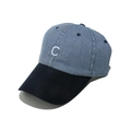 Détail de la lettre C brodée sur une casquette rayée avec visière bleu marine - M (56-58cm) / Bleu Marine